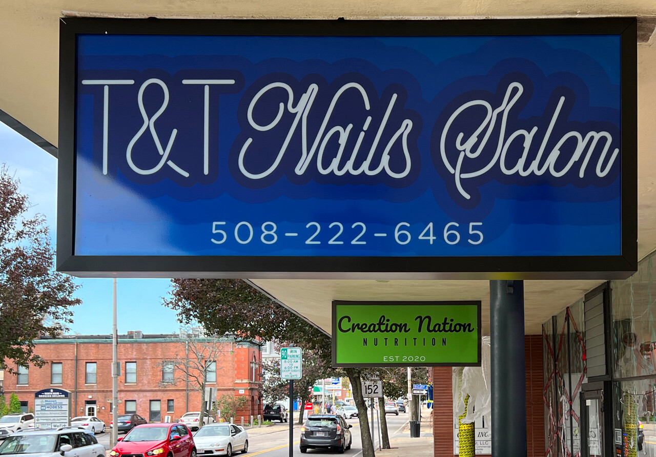 New T&T Nails Salon sign